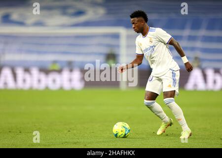 Madrid, Spanien. 12th Dez 2021. Madrid, Spanien; 12.12.2021.- Real Madrid gegen Atletico de Madrid Football Soccer to La Liga Spain Match 17 2021-2022 in Santiago Bernabeu, Madrid. Real Madrid Player Vinicius Kredit: Juan Carlos Rojas/dpa/Alamy Live News Stockfoto