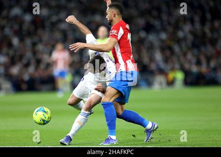 Madrid, Spanien. 12th Dez 2021. Madrid, Spanien; 12.12.2021.- Real Madrid gegen Atletico de Madrid Football Soccer to La Liga Spain Match 17 2021-2022 in Santiago Bernabeu, Madrid. Atletico de Madrid-Spieler Renan Lodi. Quelle: Juan Carlos Rojas/dpa/Alamy Live News Stockfoto