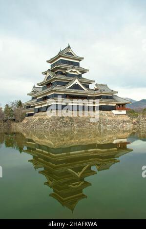 Mensumoto Castle in Mensumoto, Präfektur Nagano, Japan. Stockfoto