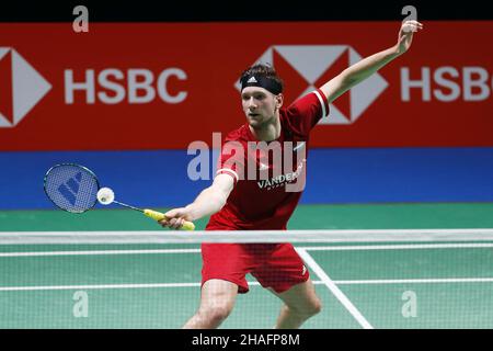 Huelva, Spanien. 12th Dez 2021. Joran Kweekel (NED) Badminton : Joran Kweekel aus den Niederlanden beim 1st-Runden-Match der Herren-Singles gegen Kevin Cordon aus Guatemala beim BWF 'TotalEnergies BWF World Championships 2021' im Palacio de Los Deportes Carolina Marin in Huelva, Spanien . Quelle: Mutsu Kawamori/AFLO/Alamy Live News Stockfoto