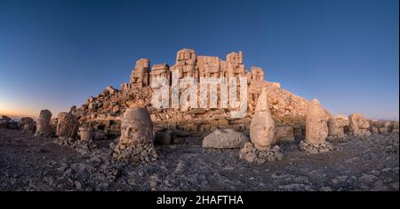 Antike Statuen auf dem Nemrut Berg, Türkei Stockfoto