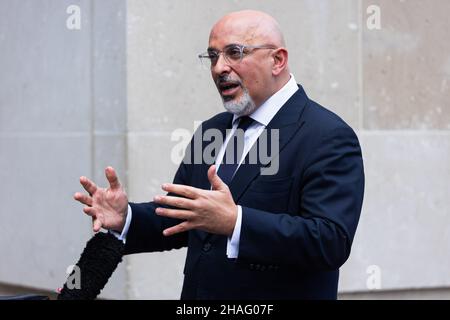 London, Großbritannien. 12th Dez 2021. Nadhim Zahawi ist im BBC Broadcasting House zu sehen, nachdem er auf der Andrew Marr Show auftrat. (Foto von Tejas Sandhu/SOPA Images/Sipa USA) Quelle: SIPA USA/Alamy Live News Stockfoto