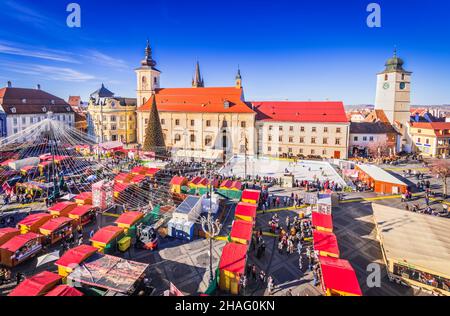 Sibiu, Rumänien - Dezember 2019: Größte Weihnachtsmesse in Rumänien, Siebenbürgen Reiseziel in Osteuropa. Stockfoto