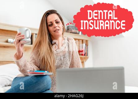 Hand Schreiben Zeichen Dental Insurance. Konzeptionelle Foto Form der Gesundheit entwickelt, um Teil oder voller Kosten bezahlen Casual Internet Surfen, Student Stockfoto