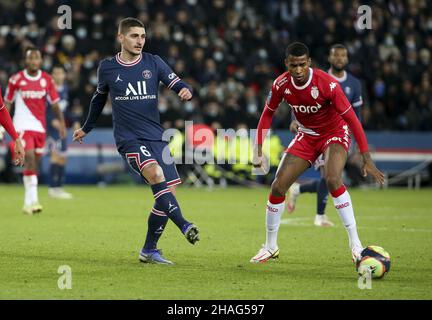 Marco Verratti von PSG, Jean Lucas von Monaco während des Fußballspiels der französischen Ligue 1 zwischen Paris Saint-Germain (PSG) und AS Monaco (ASM) am 12. Dezember 2021 im Stadion Parc des Princes in Paris, Frankreich - Foto: Jean Catuffe/DPPI/LiveMedia Stockfoto