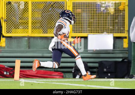 Green Bay, Wisconsin, USA. 12th Dez 2021. Der Chicago Bears Wide Receiver Jakeem Grant #17 erzielt einen Touchdown während des NFL-Fußballspiels zwischen den Chicago Bears und den Green Bay Packers im Lambeau Field in Green Bay, Wisconsin. Packer besiegten Bären 45-30. Kirsten Schmitt/CSM/Alamy Live News Stockfoto