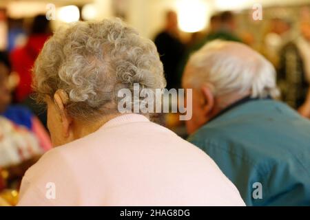 Aktenfoto vom 23/02/14 von Rentnern. Die psychische Gesundheit älterer Menschen könnte darunter leiden, wenn die Omicron-Variante von Covid-19 durch Großbritannien fegt, haben Wohltätigkeitsorganisationen gewarnt. Ausgabedatum: Montag, 13. Dezember 2021. Stockfoto