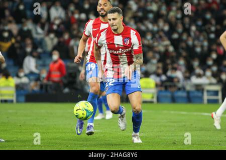 Mario Hermoso vom Atletico de Madrid während des Fußballspiels der spanischen Meisterschaft La Liga zwischen Real Madrid und Atletico de Madrid am 12. Dezember 2021 im Santiago Bernabeu Stadion in Madrid, Spanien - Foto: IRH/DPPI/LiveMedia Stockfoto