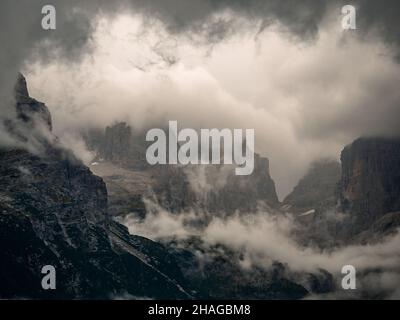 Cima Tosa Mountain Range von Madonna Di Campiglio aus gesehen Stockfoto