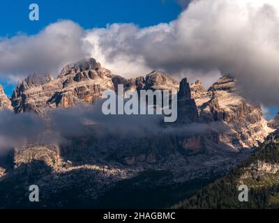 Cima Tosa Mountain Range von Madonna Di Campiglio aus gesehen Stockfoto