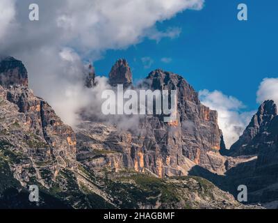 Cima Tosa Mountain Range von Madonna Di Campiglio aus gesehen Stockfoto