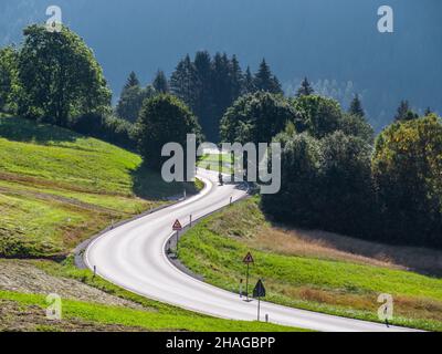 Motorradtour außerhalb von Madonna di Campiglio in Italien Stockfoto