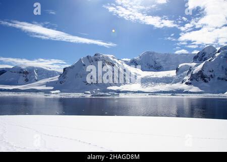 Danco Insel oder Isla Dedo ist eine Insel vor der Antarktis, 1 Seemeile (2 km) langen liegen im südlichen Teil des Errera Kanals, Stockfoto