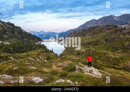 Sommeransicht des Lago di Freganggia. Carona, Val Brembana, Alpi Orobie, Bergamo, Provinz Bergamo, Lombardei, Italien, Europa. Stockfoto