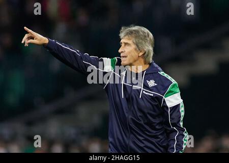 Manuel Pellegrini, Cheftrainer von Real Betis während des Fußballspiels der spanischen Meisterschaft La Liga zwischen Real Betis und Real Sociedad am 12. Dezember 2021 im Benito Villamarin-Stadion in Sevilla, Spanien - Foto: Joaquin Corchero/DPPI/LiveMedia Stockfoto