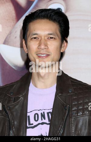 LOS ANGELES - DEZ 12: Harry Shum Jr bei der Sing 2 Premiere im Greek Theatre am 12. Dezember 2021 in Los Angeles, CA Stockfoto