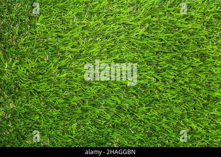 Kunstrasen Hintergrund. Grüne Kunstrasen, um den Boden oder Boden zu decken. Hochwertige Fotos Stockfoto