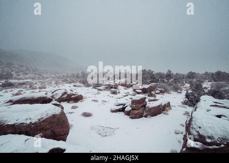 Wunderschöne Aussicht auf Schneesturm in Big Bear, Kalifornien Stockfoto