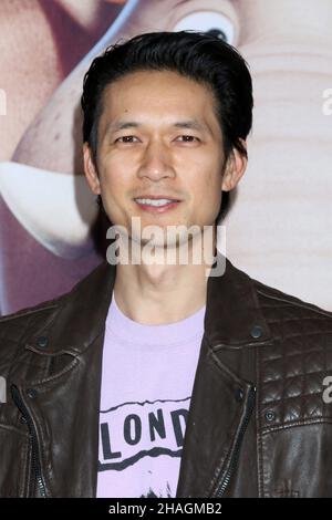 Los Angeles, Kalifornien. 12th Dez 2021. Harry Shum Jr bei der Ankunft für SING 2 Premiere, The Greek Theatre, Los Angeles, CA 12. Dezember 2021. Kredit: Priscilla Grant/Everett Collection/Alamy Live Nachrichten Stockfoto