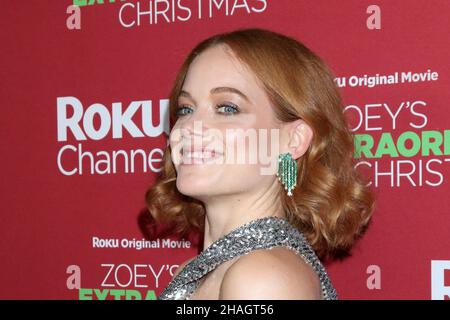 30. November 2021, Los Angeles, CA, USA: LOS ANGELES - 30. NOVEMBER: Jane Levy bei der außerordentlichen Weihnachtsscreening des Zoey im Alamo Drafthouse Cinema Downtown Los Angeles am 30. November 2021 in Los Angeles, CA (Bildquelle: © Kay Blake/ZUMA Press Wire) Stockfoto