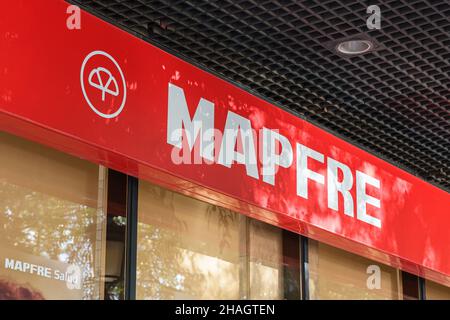 VALENCIA, SPANIEN - 09. DEZEMBER 2021: Mapfre ist ein spanisches multinationales Versicherungsunternehmen Stockfoto