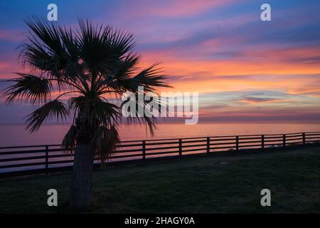 Seascape, Sonnenaufgang auf der Promenade von Porto Potenza Picena, Marken, Italien, Europa Stockfoto