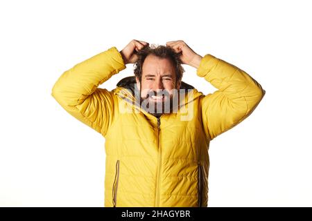 Stilvoller bärtiger Mann, der weint. Unglücklicher Mann hat Depressionen. Trauriger Ausdruck, Depression, Verzweiflung Konzept Stockfoto