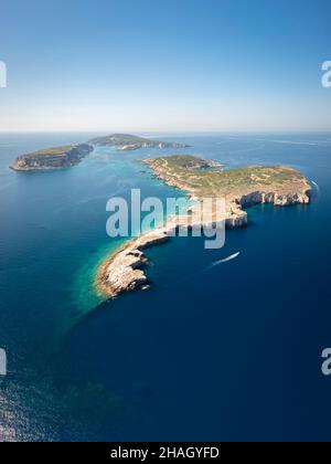 Blick auf die Inselgruppe Isola di Capraia, Isola san Nicola und Isola san Domino. Tremiti-Inseln, Bezirk Foggia, Apulien, Italien. Stockfoto