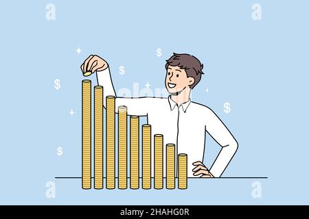 Finanzielles Erfolg- und Entwicklungskonzept. Junger lächelnder Geschäftsmann, der Münzen oben und oben in Stapel legt und positive Dynamikvektordarstellung empspürt Stock Vektor