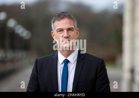 NEUÜBERMITTLUNG DES GEÄNDERTEN NAMENS Peter Kyle MP bei seinem ersten Besuch in Stormont als Schattenstaatssekretär für Nordirland. Stockfoto