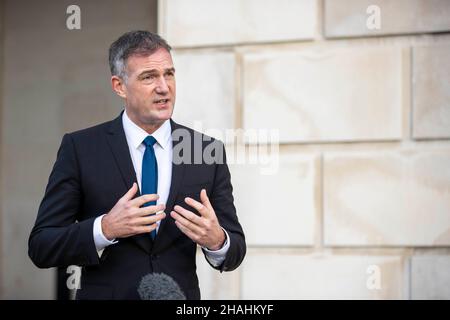 NEUÜBERMITTLUNG DES GEÄNDERTEN NAMENS Peter Kyle MP bei seinem ersten Besuch in Stormont als Schattenstaatssekretär für Nordirland. Stockfoto