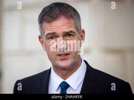 NEUÜBERMITTLUNG DES GEÄNDERTEN NAMENS Peter Kyle MP bei seinem ersten Besuch in Stormont als Schattenstaatssekretär für Nordirland. Stockfoto