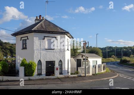 Ein altes Mauthaus in Caerleon ist ein denkmalgeschütztes Gebäude der Klasse II, Monmouthshire, Wales Stockfoto