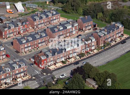 Luftaufnahme der renovierten Hinterhäuser in der Cross Green Lane, Leeds Stockfoto