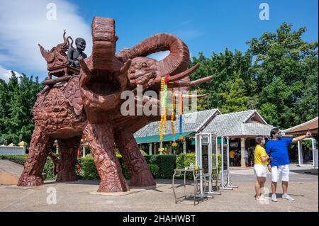 Wat Huay Mongkol ist ein berühmter Tempel außerhalb von Hua hin in der Prachuap Khiri Khan Provinz in Thailand. Stockfoto