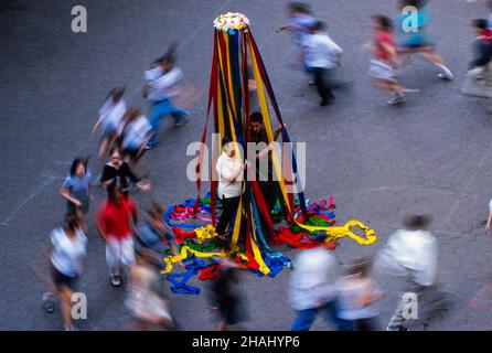 tanzen um den Maypole in Brooklyn Heights Brooklyn NYC Stockfoto