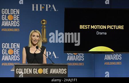 Beverly Hills, Usa. 13th Dez 2021. Helen Hoehne, Präsidentin der Hollywood Foreign Press Association, gibt am Montag, den 13. Dezember 2021 in Beverly Hills, Kalifornien, die Nominierungen für den Golden Globe Award 79th im Beverly Hilton bekannt. Foto von Jim Ruymen/UPI Credit: UPI/Alamy Live News Stockfoto