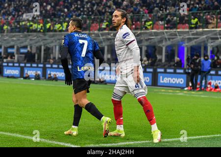 Mailand, Italien. 12th Dez 2021. Martin Caceres (4) aus Cagliari sah während der Serie Ein Spiel zwischen Inter und Cagliari bei Giuseppe Meazza in Mailand. (Foto: Gonzales Photo/Alamy Live News Stockfoto