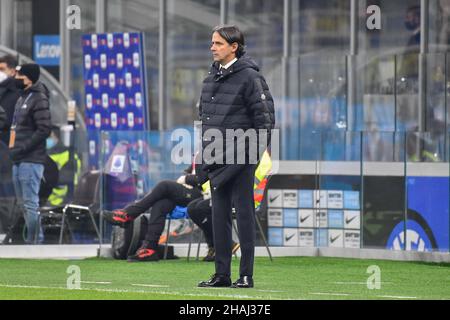 Mailand, Italien. 12th Dez 2021. Die Managerin Simone Inzaghi von Inter sah während der Serie Ein Spiel zwischen Inter und Cagliari bei Giuseppe Meazza in Mailand. (Foto: Gonzales Photo/Alamy Live News Stockfoto