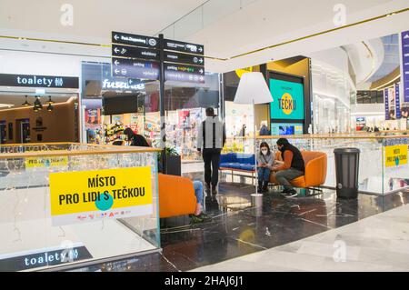 Das Impfzentrum gegen Covid-19 im Einkaufszentrum Westfield Chodov, Prag, Tschechische Republik, 13. Dezember 2021. (CTK Photo/Libor Sojka) Stockfoto