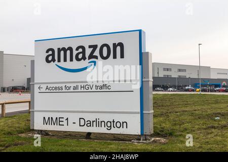 Das neue Amazon-Versandzentrum im Symmetry Park in Darlington, England, Großbritannien Stockfoto