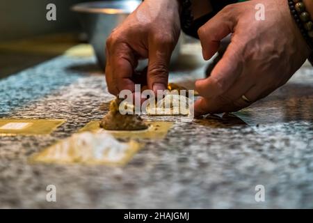 Gänseleber-Ravioli mit Trüffel in Aups, Frankreich Stockfoto