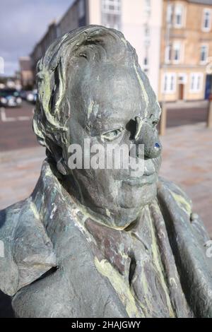 Helensburgh, Argyll, Schottland. Die Büste des Erfinders des Fernsehens John Logie Baird, der am 13. August 1888 in der Stadt geboren wurde Stockfoto