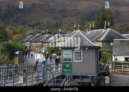 Luss (Lus, 'Kraut' auf Gälisch) ist ein Dorf in Argyll & Bute, Schottland, am Westufer des Loch Lomond. Stockfoto