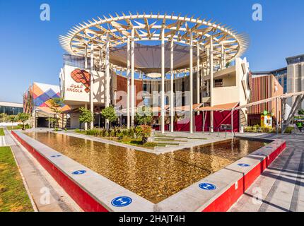 DUBAI, VEREINIGTE ARABISCHE EMIRATE - 30. Nov 2021: Blick auf Angolas Pavillon auf der Expo 2020 Dubai. Dubai - VAE. Stockfoto