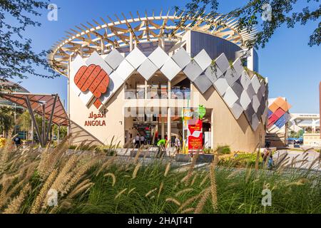 DUBAI, VEREINIGTE ARABISCHE EMIRATE - 30. Nov 2021: Blick auf Angolas Pavillon auf der Expo 2020 Dubai. Dubai - VAE. Stockfoto