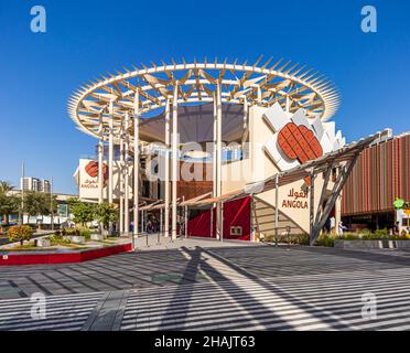 DUBAI, VEREINIGTE ARABISCHE EMIRATE - 30. Nov 2021: Blick auf Angolas Pavillon auf der Expo 2020 Dubai. Dubai - VAE. Stockfoto