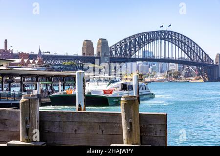 Die Fähre der Marlene Mathews rivercat-Klasse nähert sich dem Circular Quay Ferry Wharf, Sydney, Australien Stockfoto
