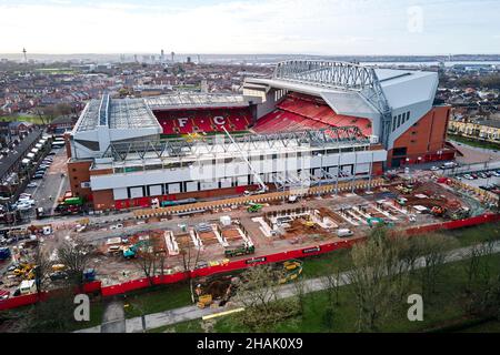 Liverpool, Merseyside, Großbritannien - Dez, 02 2021. Eine allgemeine Luftaufnahme der Baustelle der Anfield Road im Anfield Stadium des Liverpool Football Club als Nachteile Stockfoto