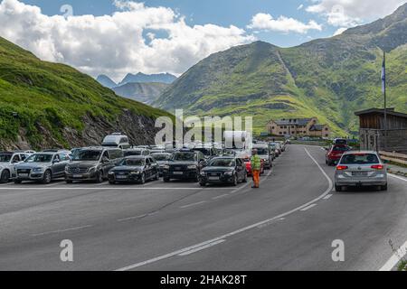 Blockabfertigung an der Großglockner Hochalpenstraße (Großglockner Straße) wegen Übertourismus im Sommer, Großgockner, Österreich Stockfoto